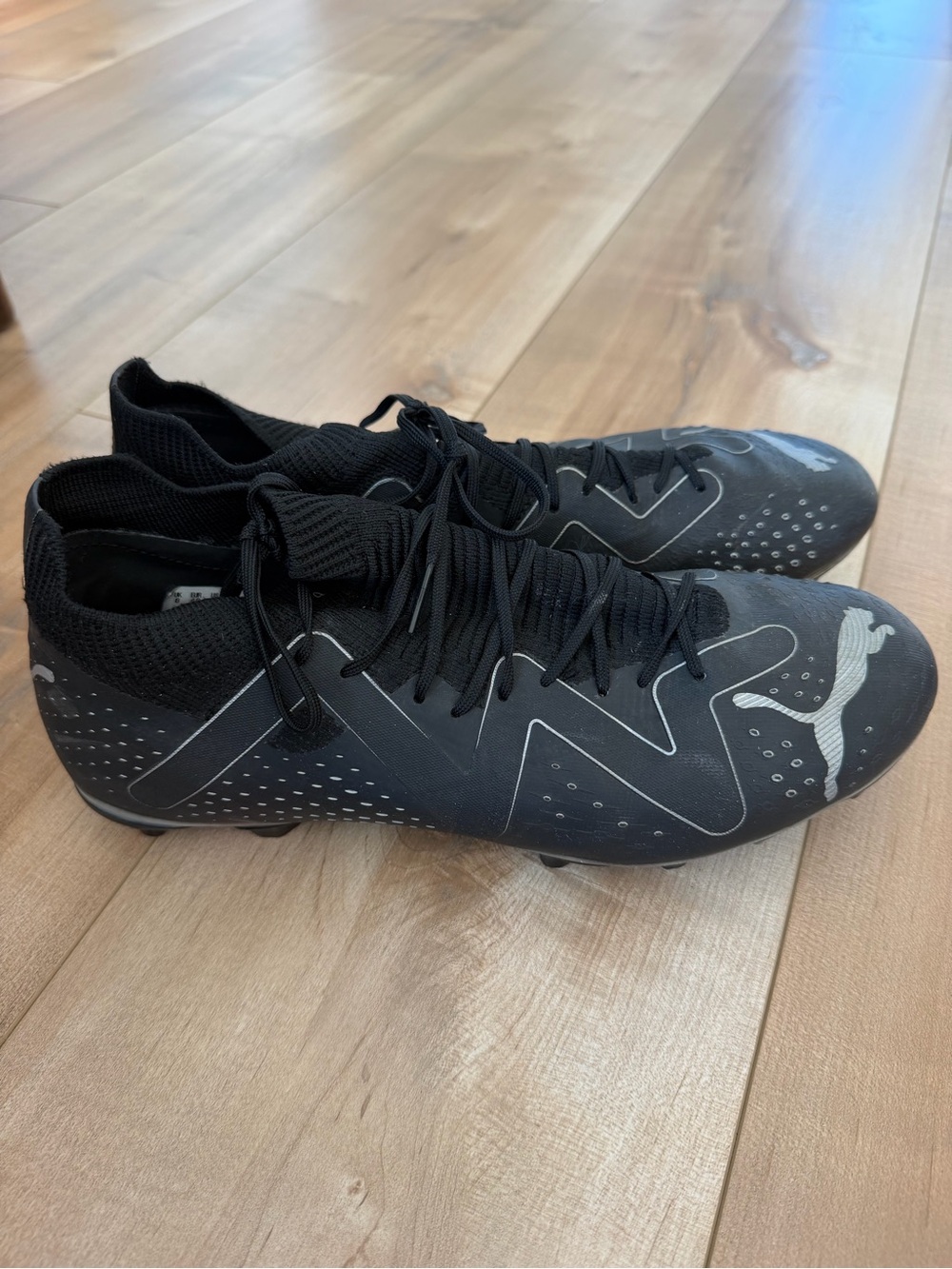 Puma Men’s Black Athletic Soccer Cleats with Silver Logo